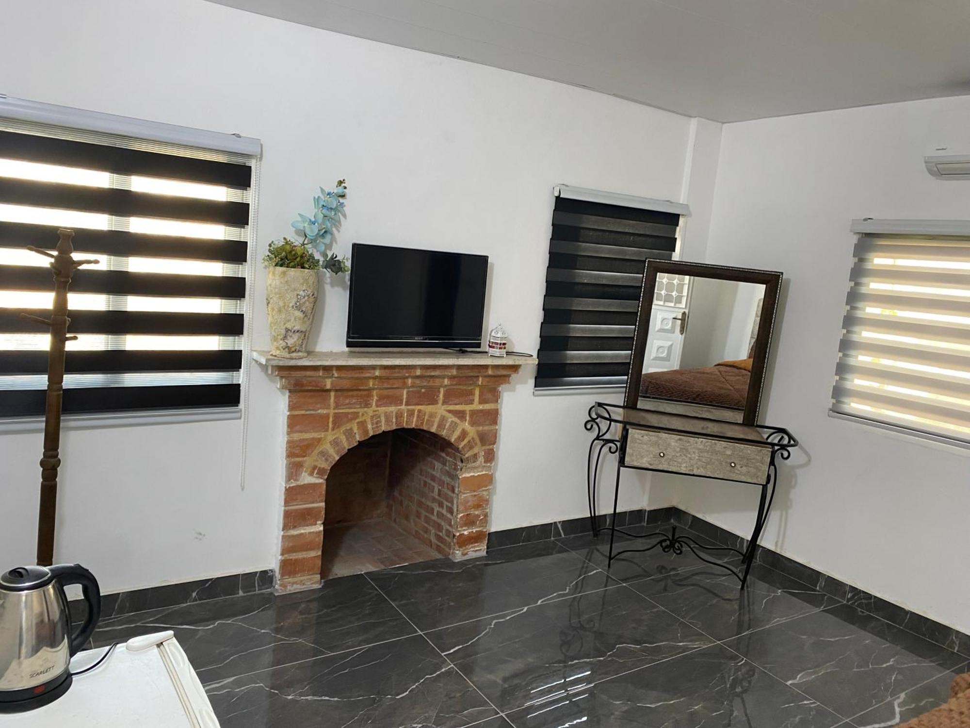 Huseein Rooms Gerasa Exterior foto